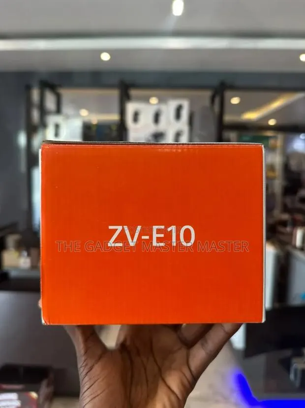 Sony ZV-E10 Mirrorless Camera · Photo 1