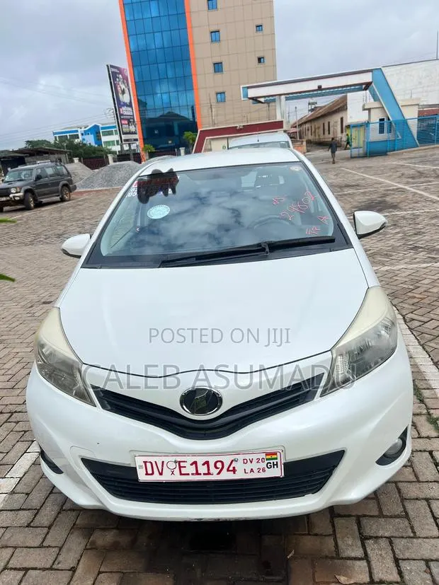Toyota Vitz 2013 White · Photo 1