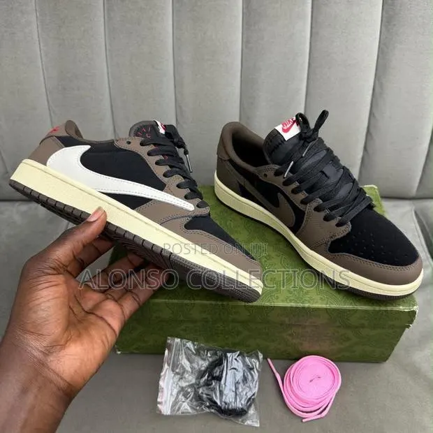 Jordan 1 Low Traviscott · Photo 1