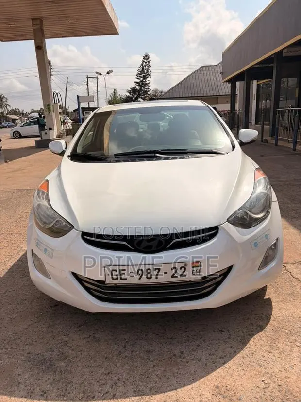 Hyundai Elantra 2012 White · Photo 1