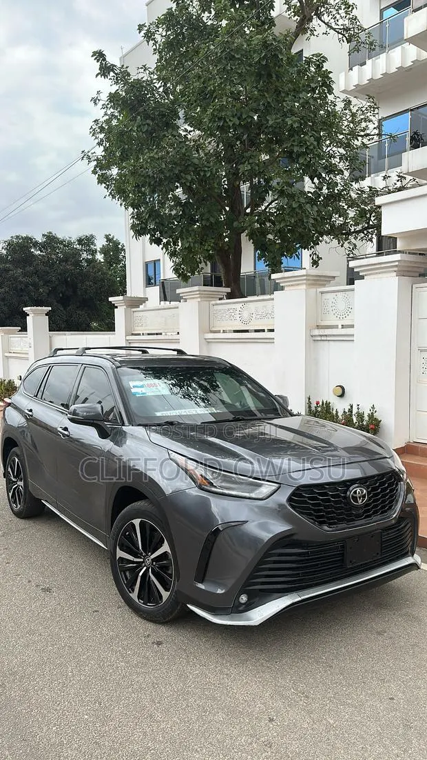 Toyota Highlander XSE 2022 Gray · Photo 1