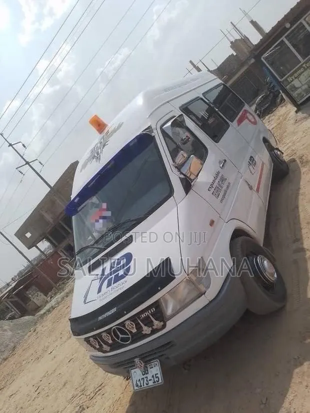 Mercedes-Benz Sprinter 2000 White · Photo 1