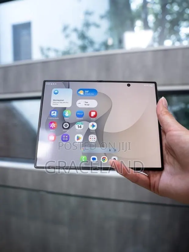 New Samsung Galaxy Z Fold8 256 GB Black · Photo 1