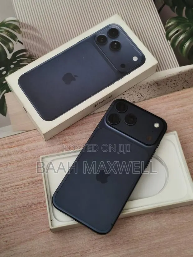 Apple iPhone 17 Pro Max 256 GB Blue · Photo 1