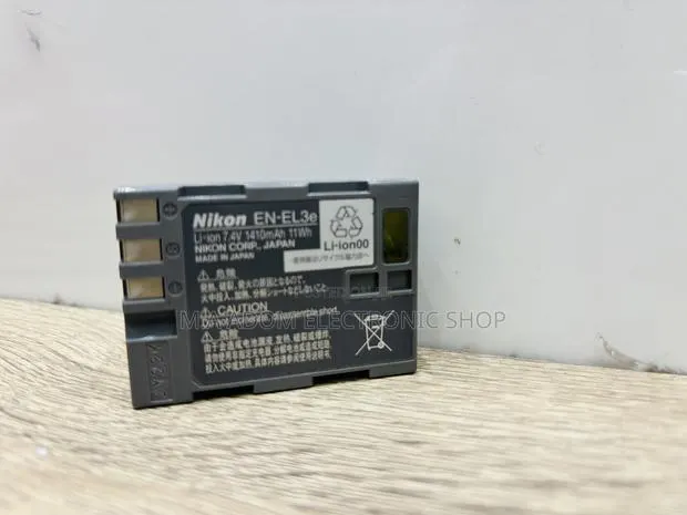 Nikon Rechargeable en-El3e Battery Pack · Photo 1