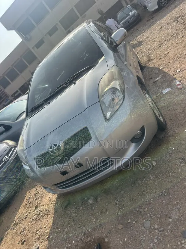 Toyota Yaris Base Hatchback 5dr 2010 Gray