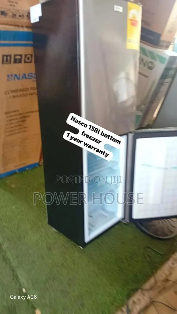 Elegant Silver Fridge – Spacious Interior Powerful Cooling · Photo 1
