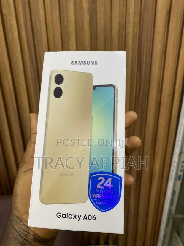 New Samsung Galaxy A06 128 GB Gold · Photo 1