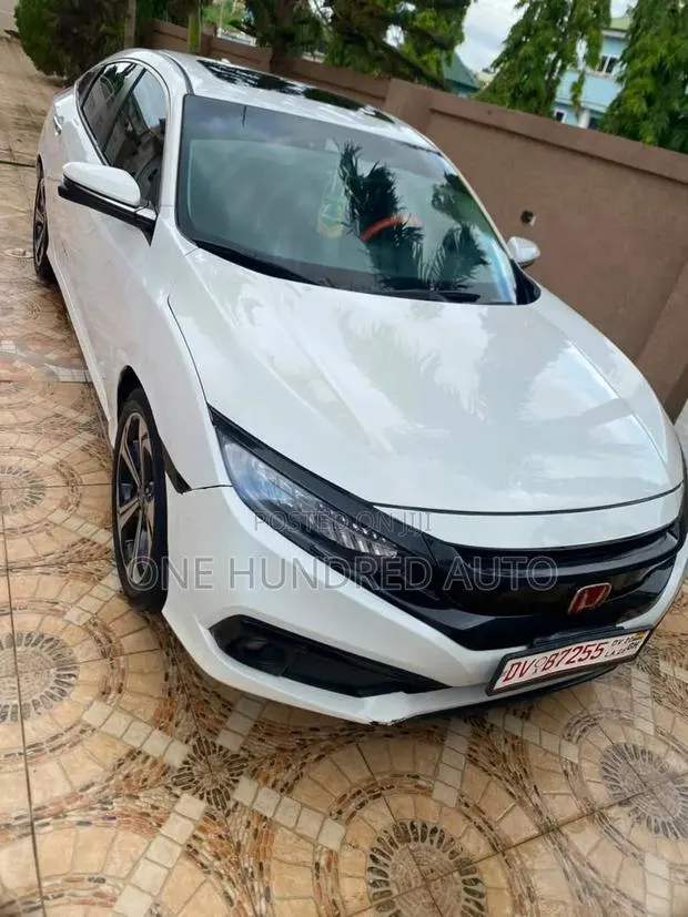 Honda Civic Touring Sedan 2019 White · Photo 1