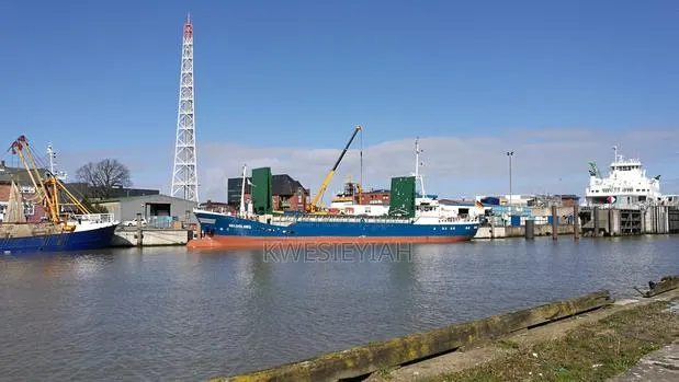Beautiful Cargo Vessel for Sale · Photo 1