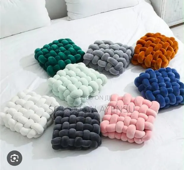 Quality Plush Square Shaped Knotted Throw Pillows Available · Photo 1
