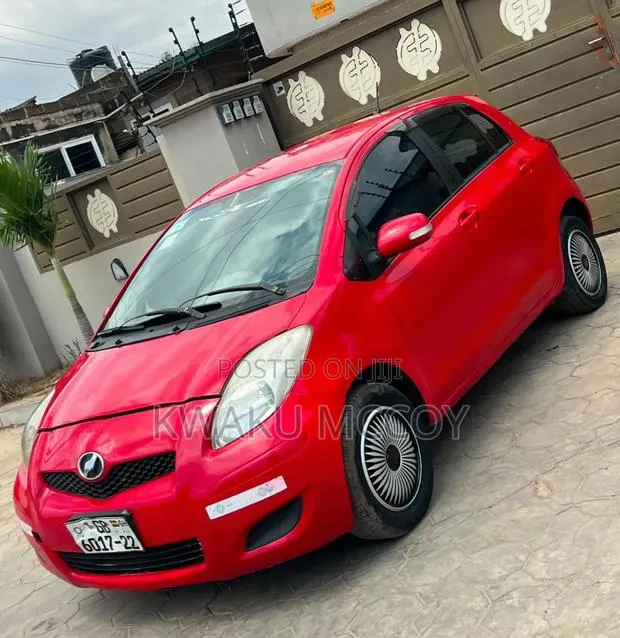 Toyota Vitz 1.3 AWD 5dr 2010 Red · Photo 1