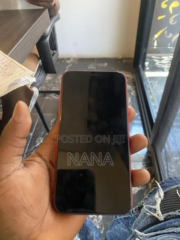 Apple iPhone XR 64 GB Red · Photo 1