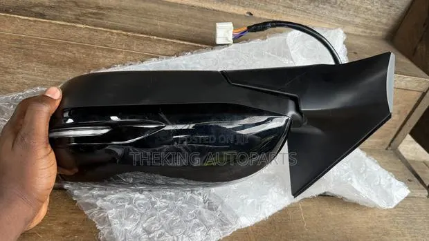 Honda CRV 2017,2018,2019,2020 Driving Mirror With Light and Sensor. · Photo 1