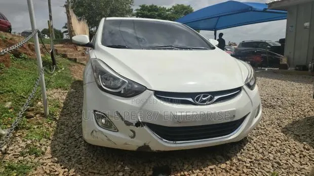 Hyundai Elantra GLS Sedan FWD (1.8L 4cyl 6A) 2013 White · Photo 1