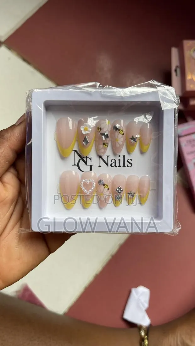 Affordable Classic Press- On Nails · Photo 1