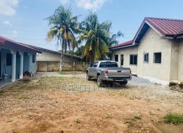 6bdrm House in West Hills Mall Area for sale · Photo 1