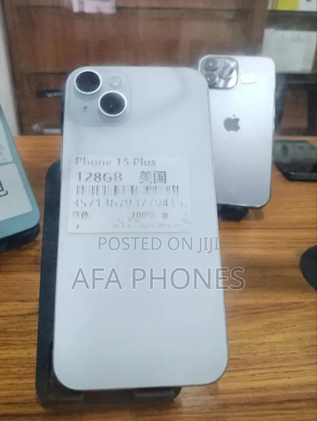 New Apple iPhone 15 Plus 128 GB Silver · Photo 1