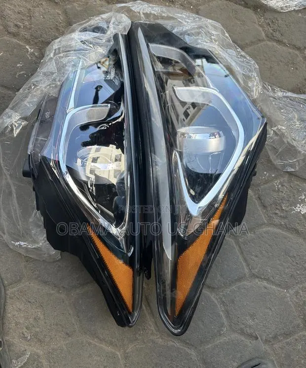 Hyundai Santa Fe Santafe 2017 Headlight · Photo 1