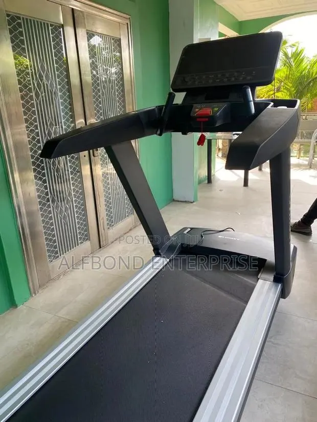 Gymost Commercial Treadmill · Photo 3
