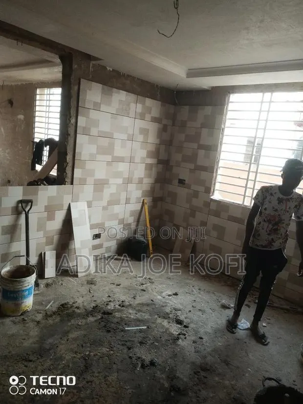 Tiles Workers Decor · Photo 1