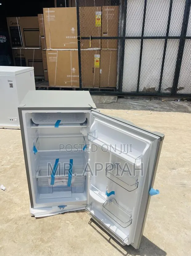 Choose Premium TCL Single Door Electric Table Top Fridge · Photo 1
