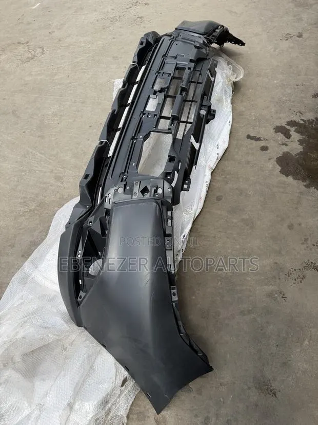 Mitsubishi Outlander Front Bumper 2016 2017 2018 2019 2020 · Photo 1