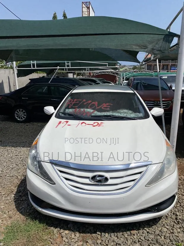 Hyundai Sonata SE Sedan FWD (2.4L 4cyl 6A) 2012 White · Photo 1