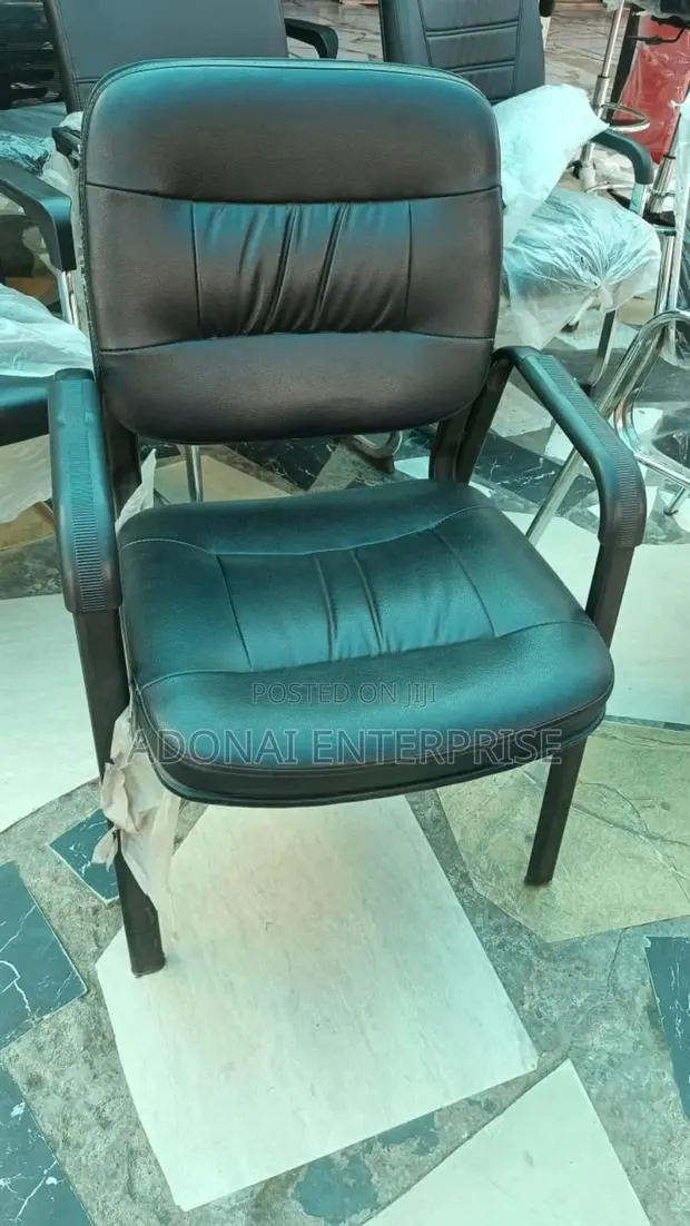 Beautiful Leather Visitors Chair Vgk757iu · Photo 1