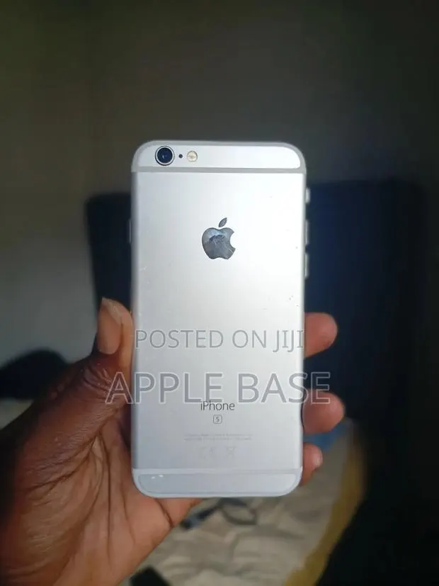 Apple iPhone 6s 32 GB Silver · Photo 1