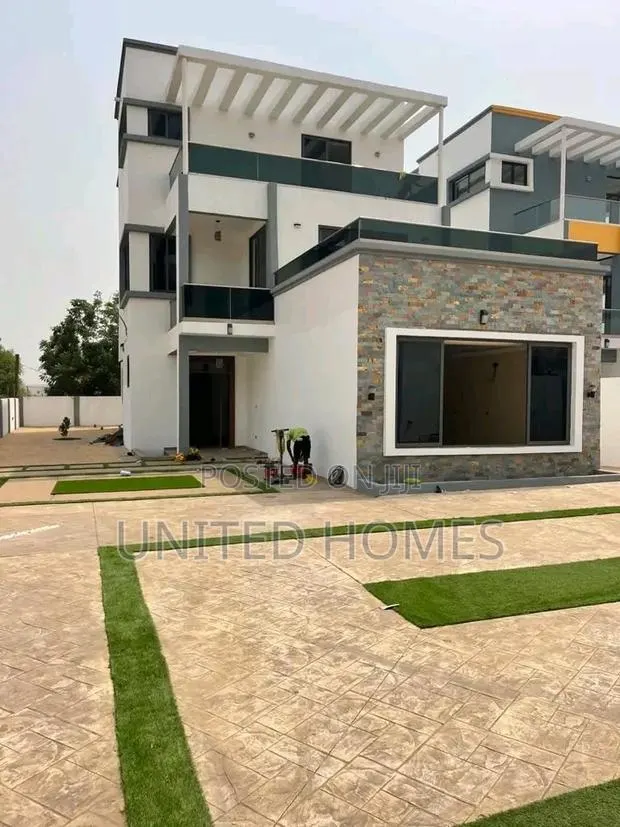 6bdrm House in East Legon for Sale · Photo 1