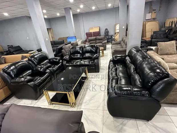 Beautiful Quality Leather Sofa Set · Photo 1