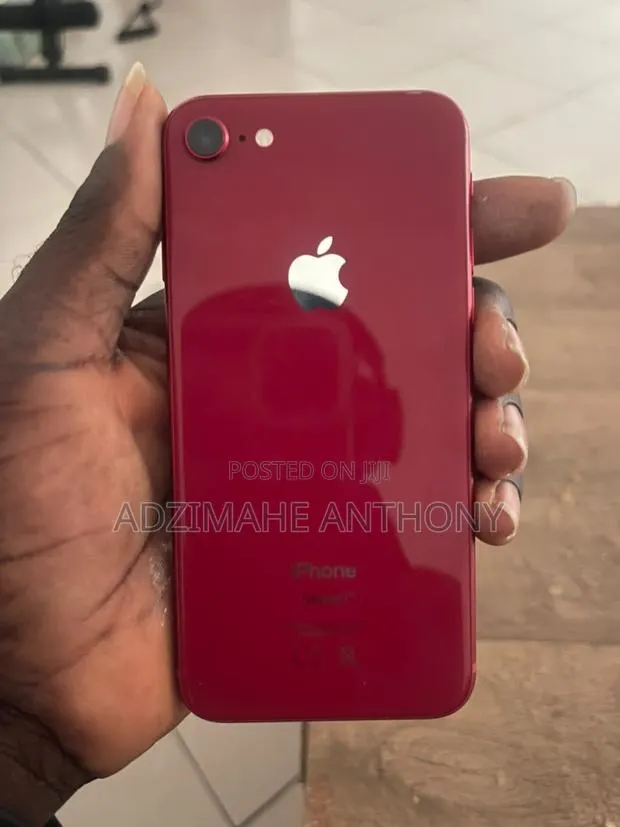Apple iPhone 8 64 GB Red · Photo 1