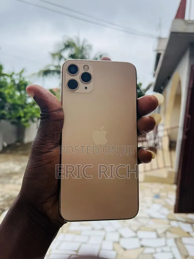 Apple iPhone 11 Pro Max 256 GB Gold · Photo 1