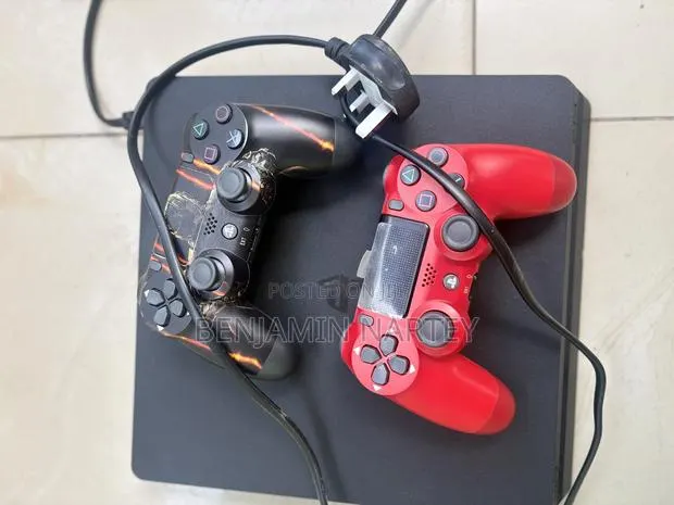 PS4 Slim With 2 Controllers · Photo 1