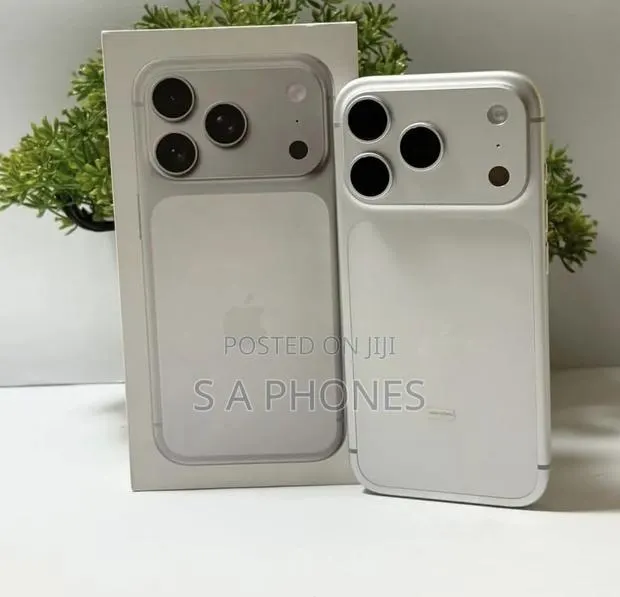 Apple iPhone 17 Pro Max 256 GB White · Photo 1