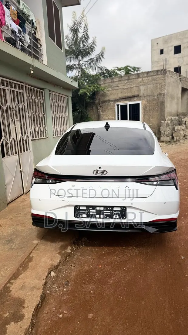 Hyundai Elantra Limited 2021 White · Photo 1