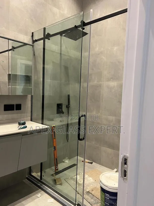 Frameless Glass · Photo 1