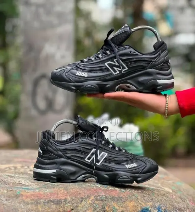 New Balance M1000 Black and White · Photo 1