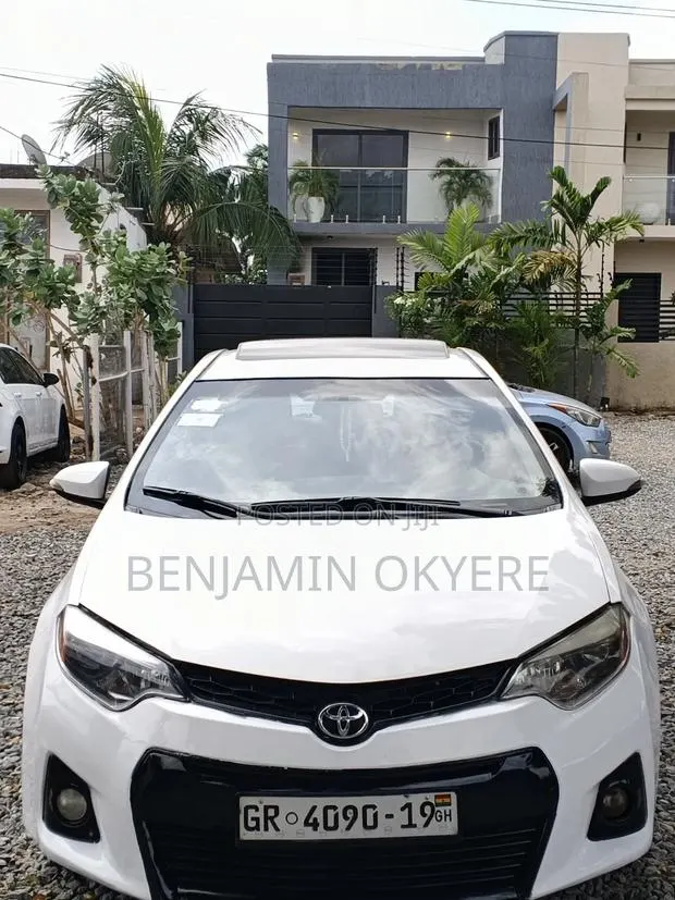 Toyota Corolla 2015 White · Photo 1
