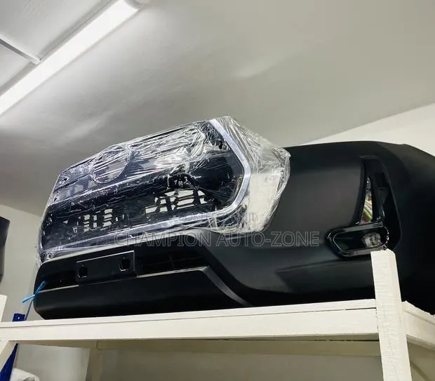 Toyota HILUX 2020-2021-2022-2023-2024 Front Bumper Complete · Photo 1