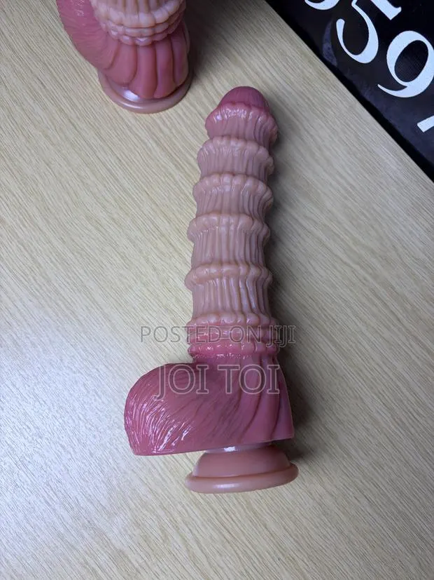Rough Huge Dildo · Photo 1