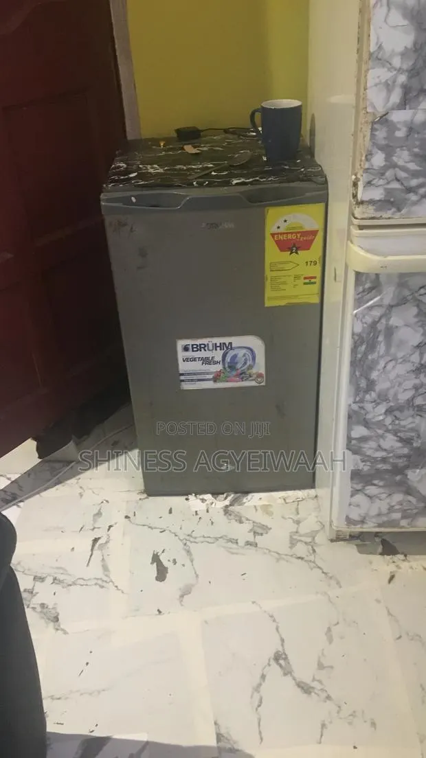 Refrigerator · Photo 1