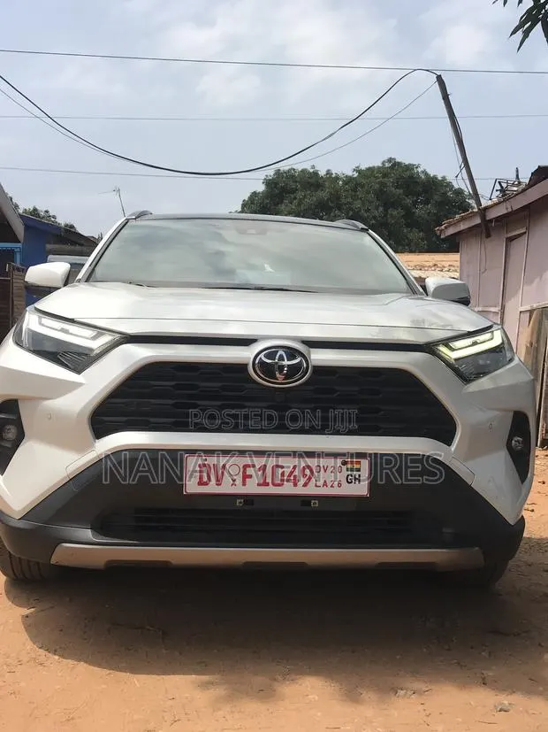 Toyota RAV4 Adventure AWD 2024 White · Photo 1