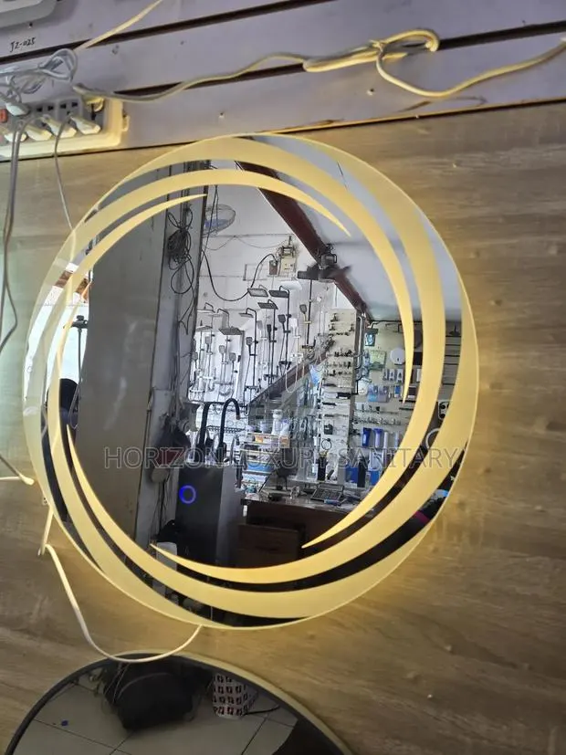 Exquisite Round Led Mirrors · Photo 1