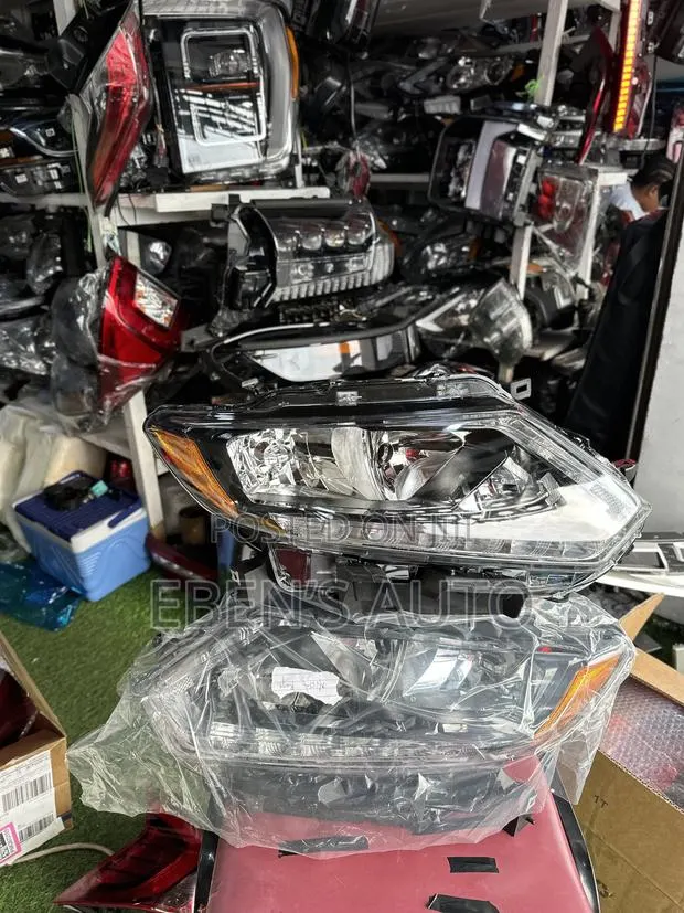 Nissan Rogue 2016 Headlights · Photo 1