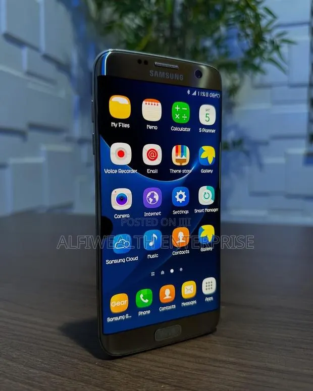 New Samsung Galaxy S7 edge 64 GB Gray · Photo 1