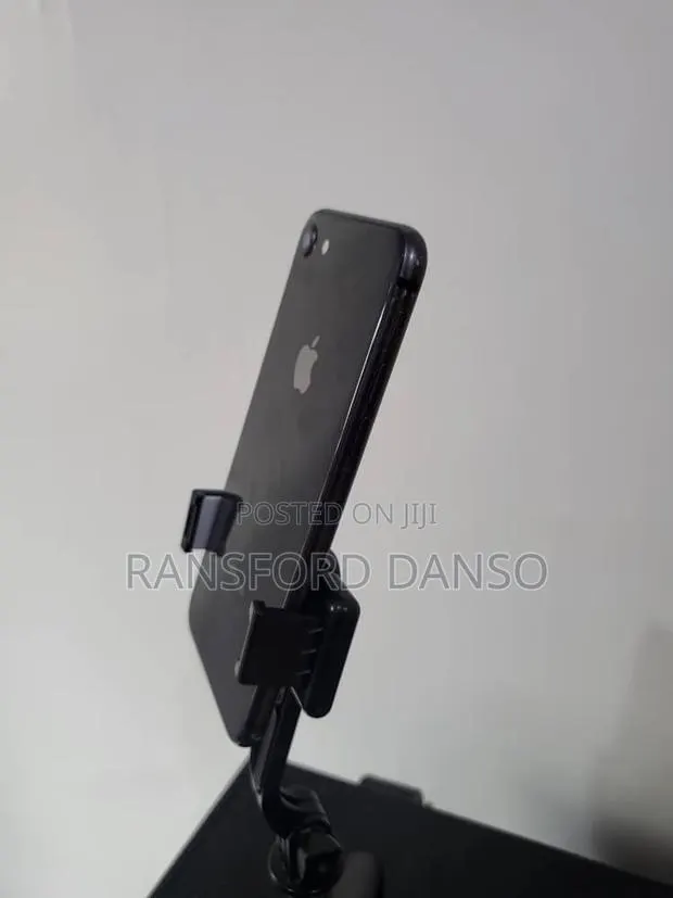 Apple iPhone 8 64 GB Black · Photo 1