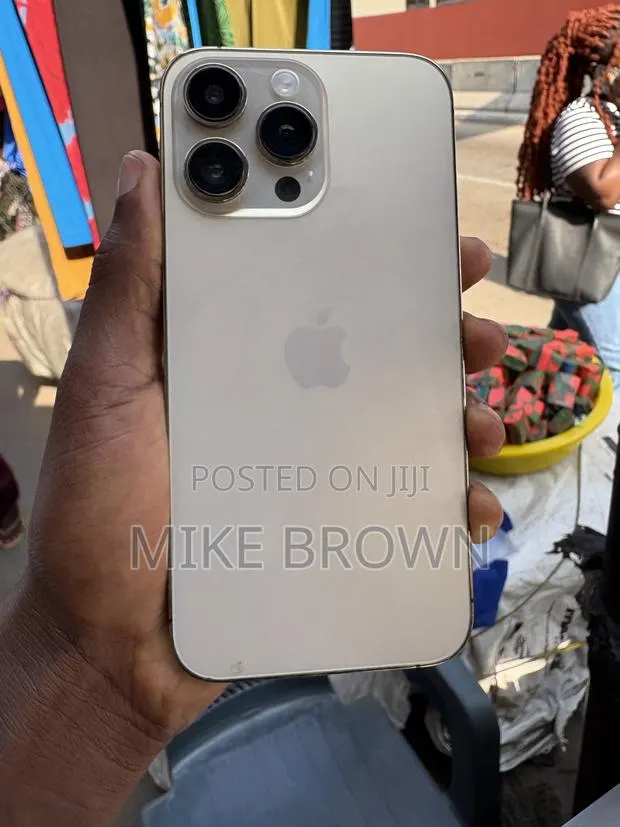 Apple iPhone 14 Pro Max 128 GB Gold · Photo 1