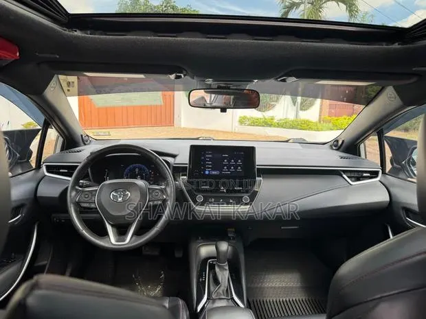 Toyota Corolla XSE 2024 Silver · Photo 4